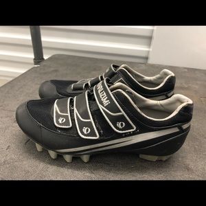 Pearl Izumi Men’s Black Cycling 2Bolts Shoes